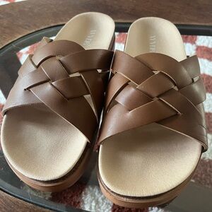 Wydr Studios Wide Width Tan Carmel Woven Slide Sandals Size 10